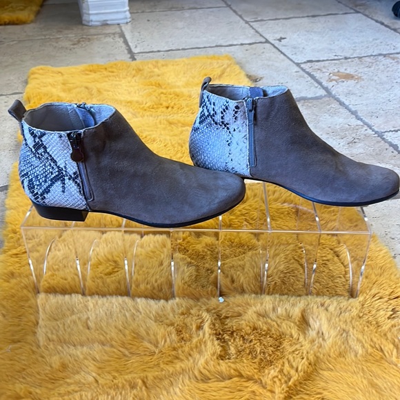 Munro Shoes Munro Great Condition Booties Poshmark